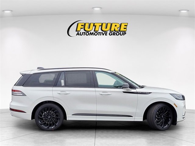 New 2025 Lincoln Aviator Reserve w/ Equipment Group 201A image 2