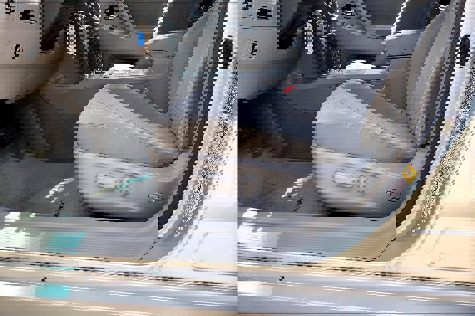 Used 2010 Toyota Camry LE FWD image 34