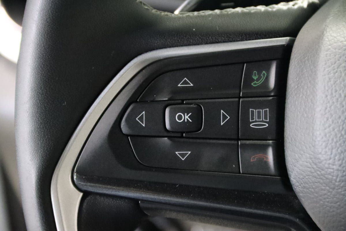 Used 2023 Jeep Grand Cherokee L Laredo AWD/4WD image 13
