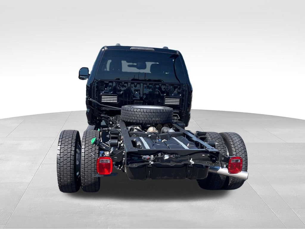 New 2026 Ford F550 4x4 Crew Cab image 4