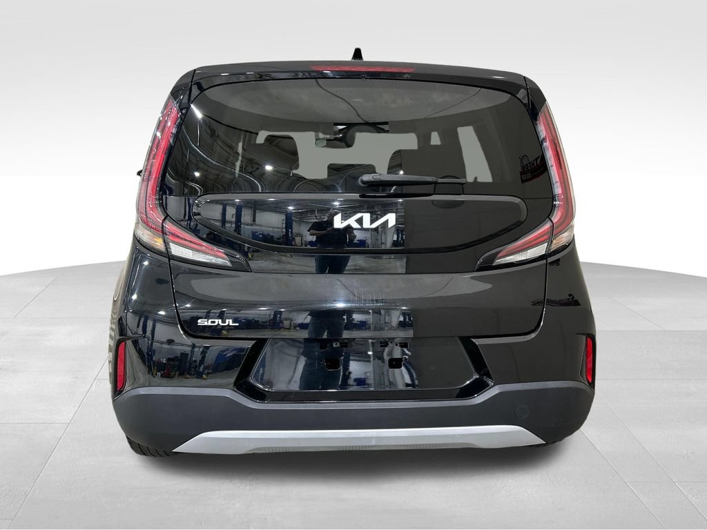 Used 2023 Kia Soul LX w/ LX Technology Package FWD image 4