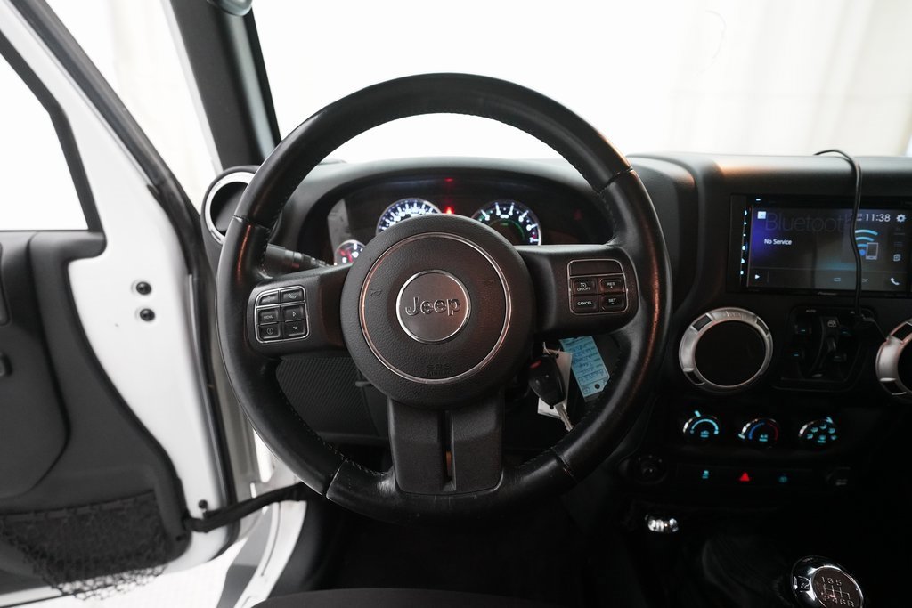 Used 2015 Jeep Wrangler Unlimited Sahara w/ Connectivity Group image 4
