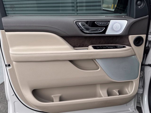 Used 2024 Lincoln Navigator Reserve AWD/4WD image 13