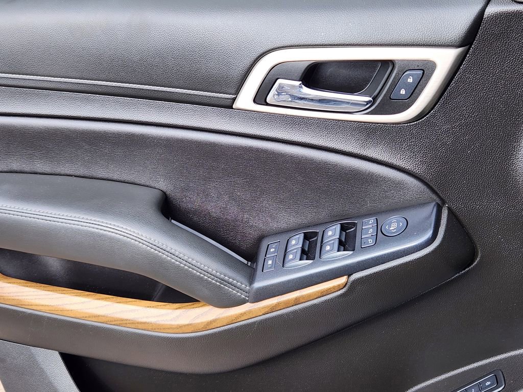 Used 2020 GMC Yukon XL Denali w/ Denali Premium Package image 6