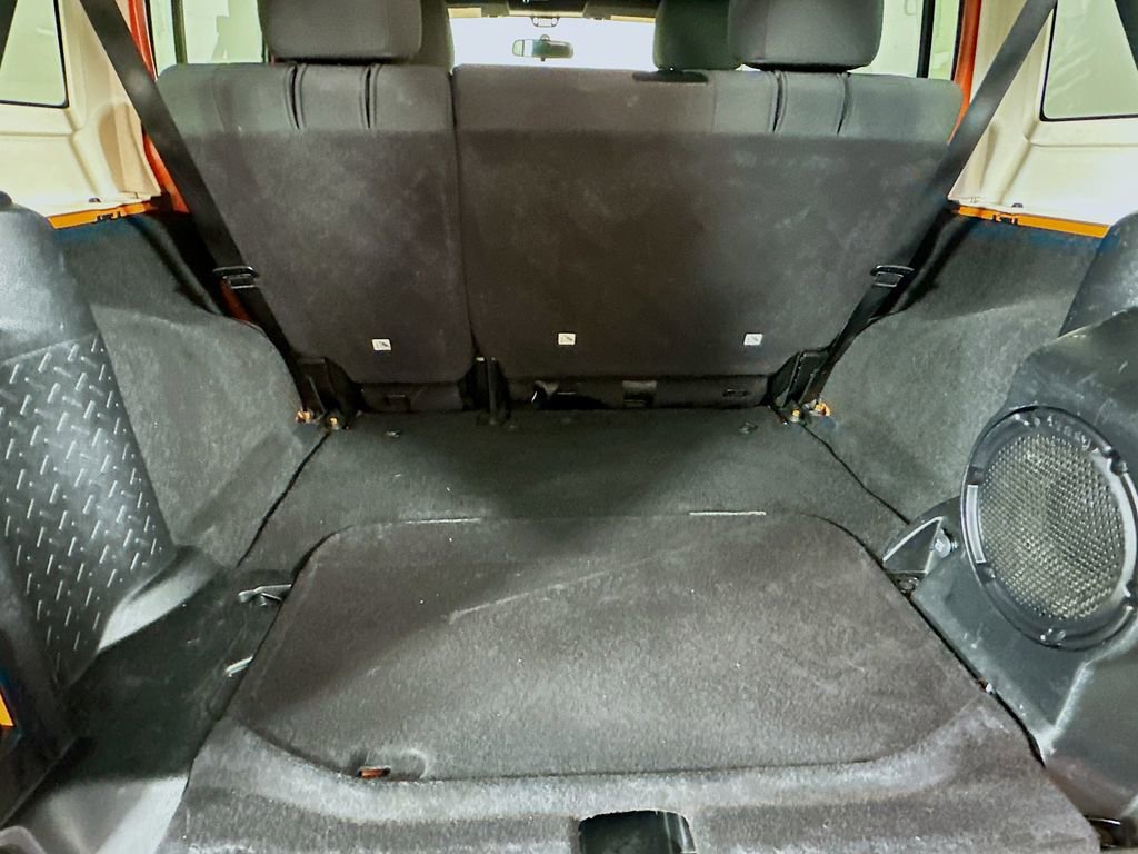 Used 2012 Jeep Wrangler Unlimited Sahara w/ Connectivity Group image 29