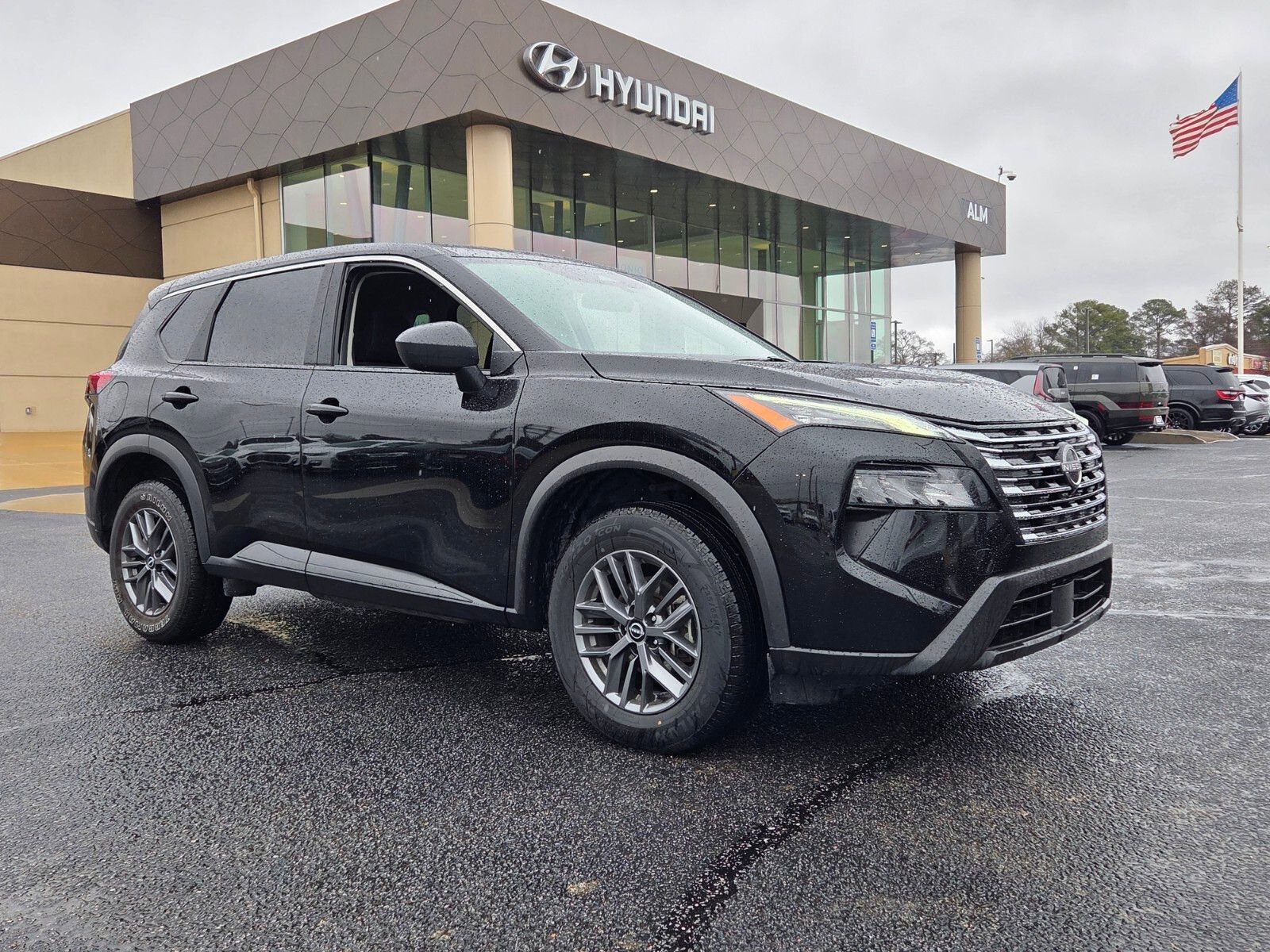 Used 2024 Nissan Rogue S image 1