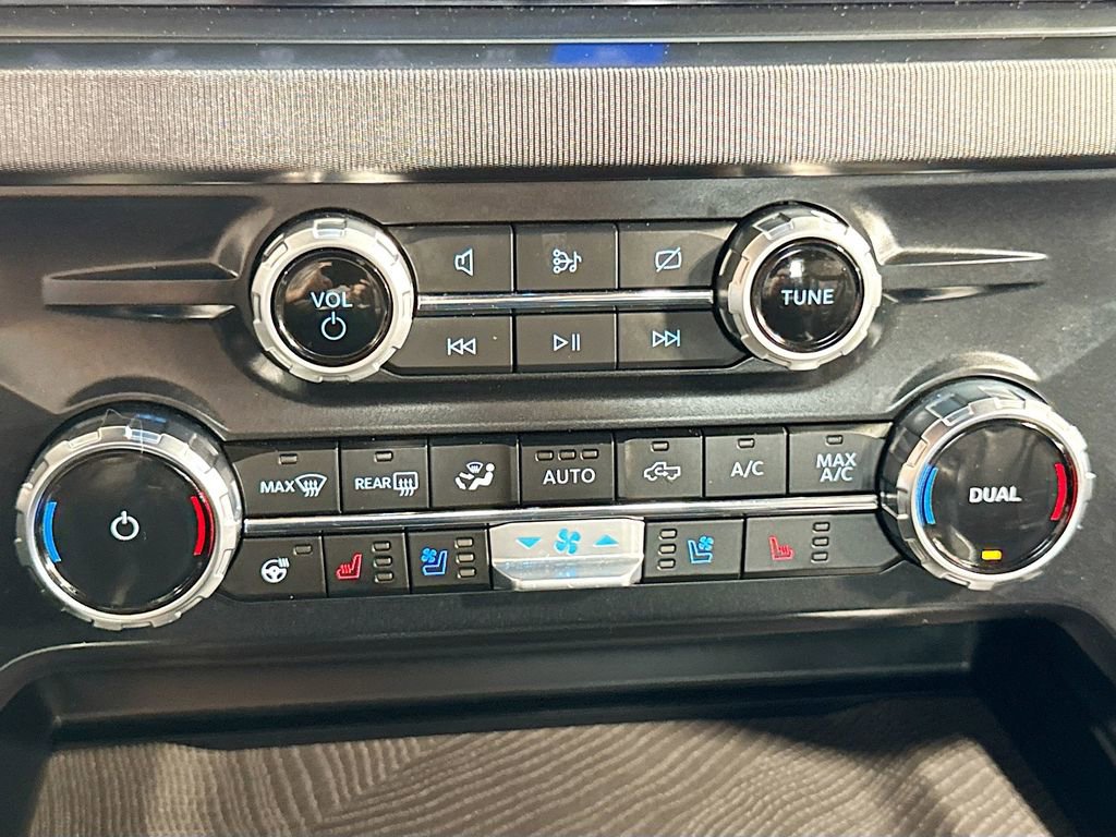 Used 2024 Ford F450 Platinum w/ FX4 Off-Road Package image 19