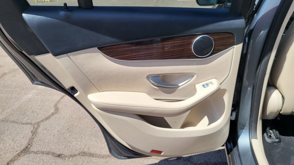 Used 2018 Mercedes-Benz GLC 300 image 22
