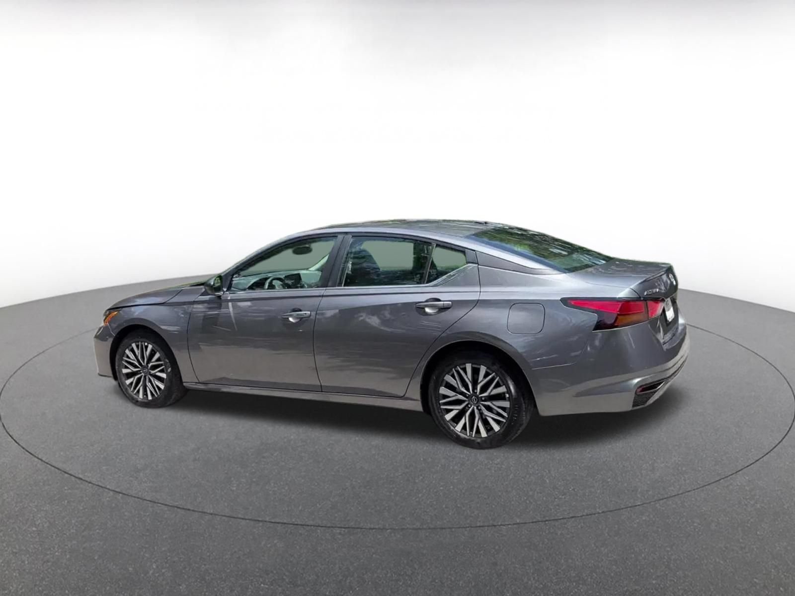 Used 2026 Nissan Altima 2.5 SV FWD image 10