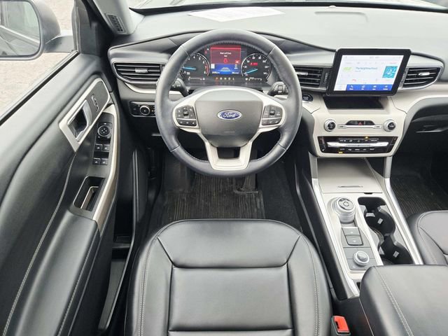 Used 2023 Ford Explorer XLT w/ Equipment Group 202A image 8