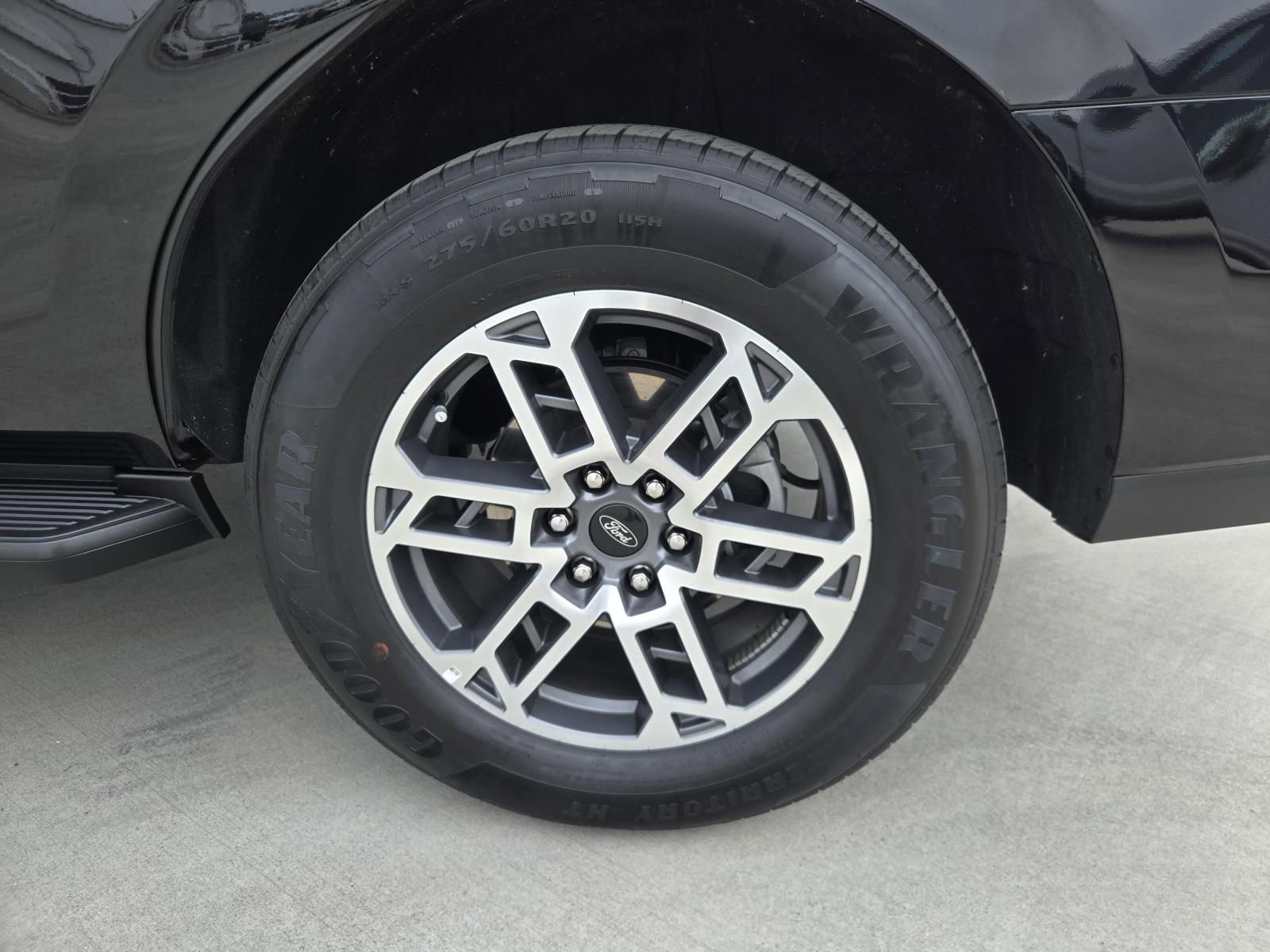 Used 2025 Ford Expedition Active image 29