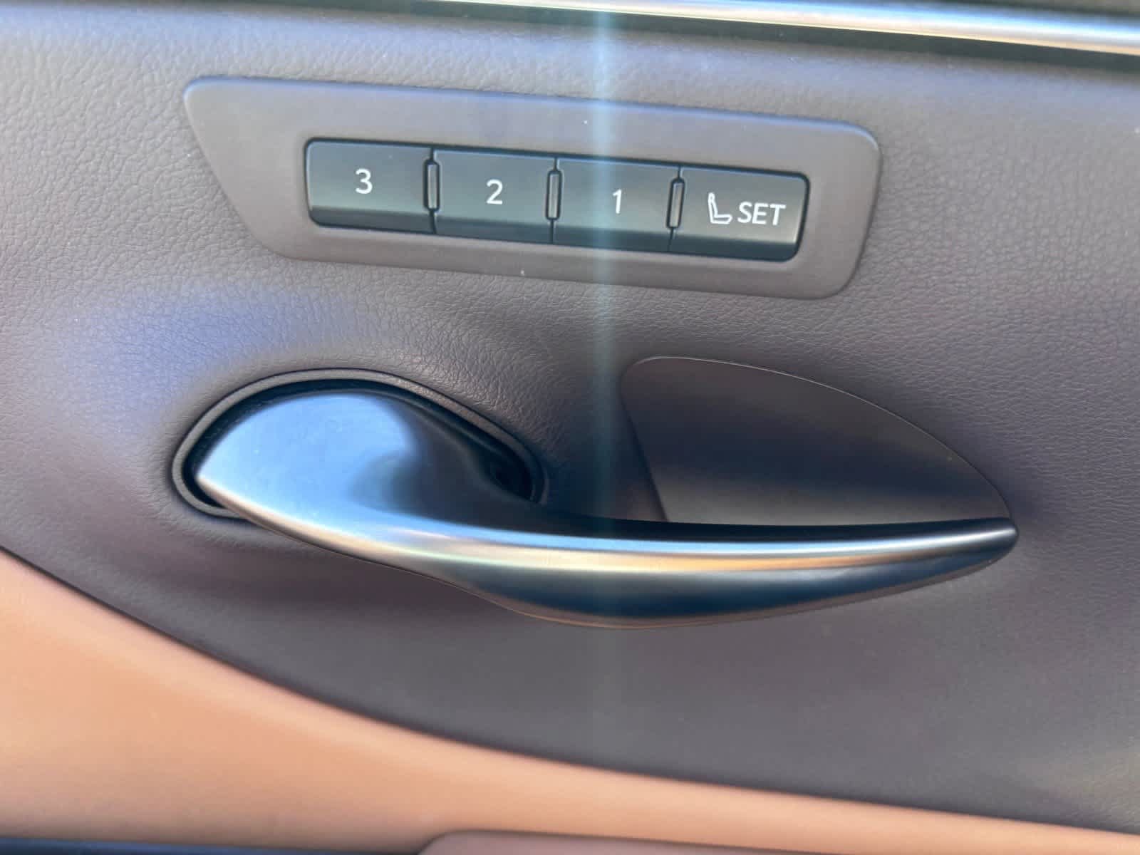 Used 2019 Lexus ES 300h w/ Premium Package FWD image 13