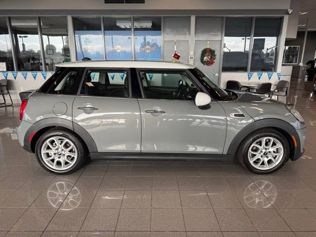 Used 2016 MINI Cooper 4-Door Hardtop image 2