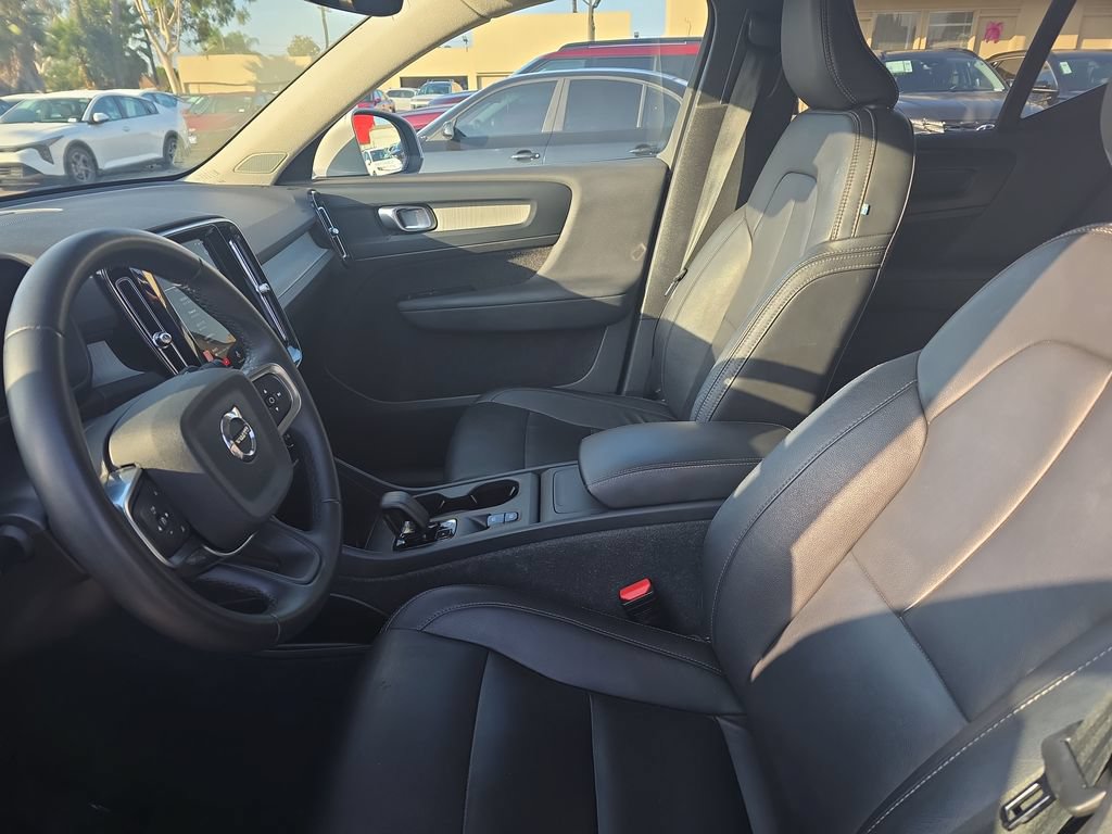 Used 2024 Volvo XC40 B5 Core AWD/4WD image 9