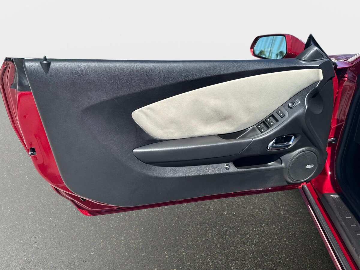 Used 2015 Chevrolet Camaro LT RWD image 10