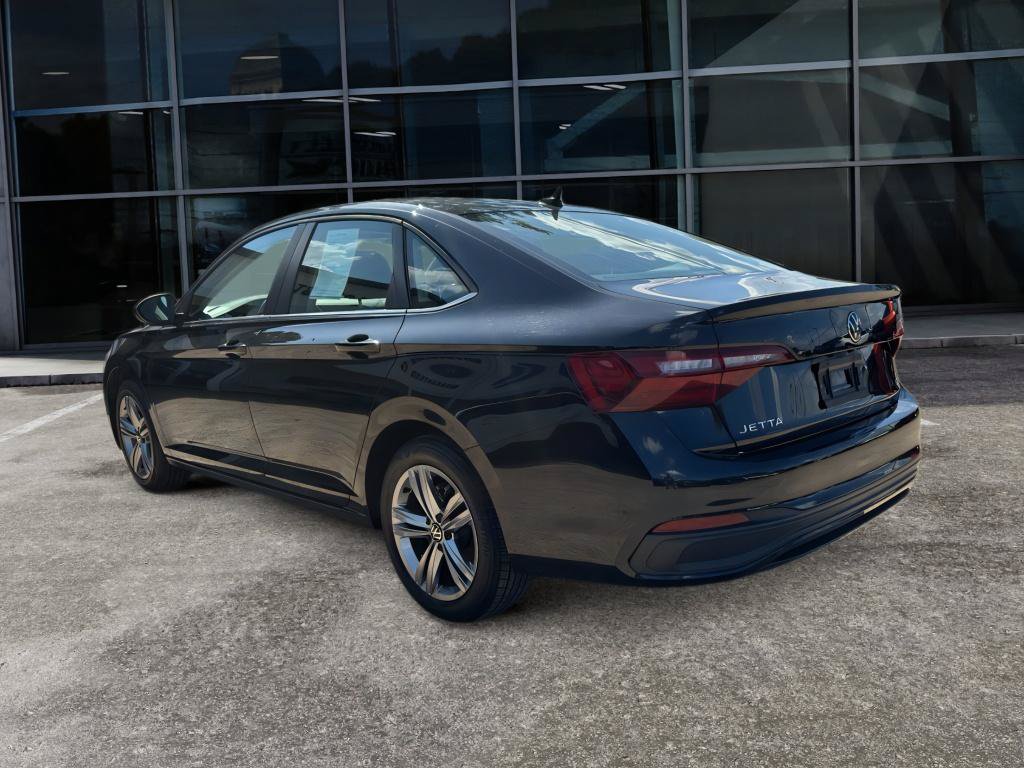 Used 2024 Volkswagen Jetta SE FWD image 5