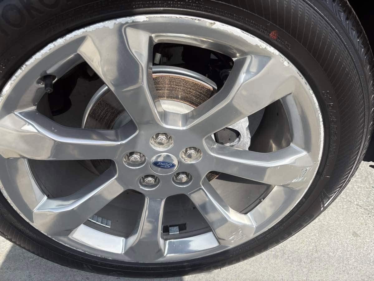 Used 2020 Ford Explorer Platinum w/ Premium Technology Package image 24