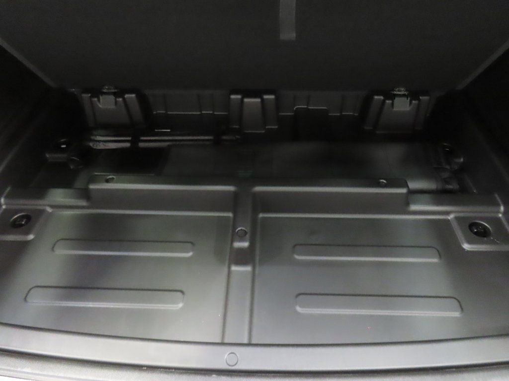 Used 2025 Chevrolet Suburban RST w/ Advanced Technology Package AWD/4WD image 38