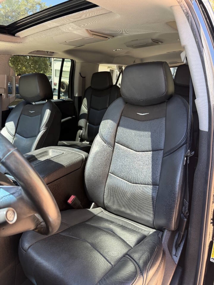 Used 2018 Cadillac Escalade ESV Luxury RWD image 14