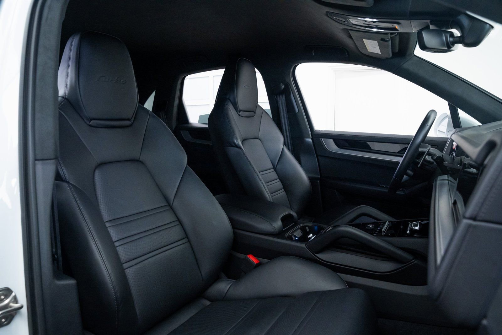 Used 2024 Porsche Cayenne Turbo AWD/4WD image 29