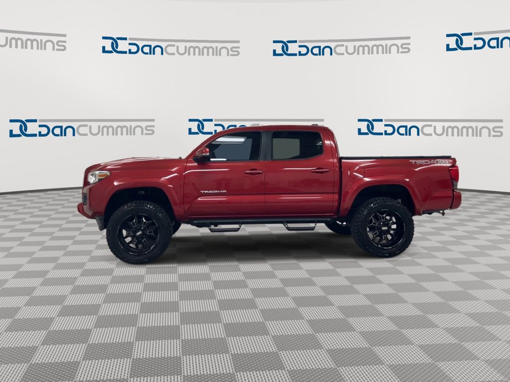 Used 2017 Toyota Tacoma TRD Sport AWD/4WD image 5