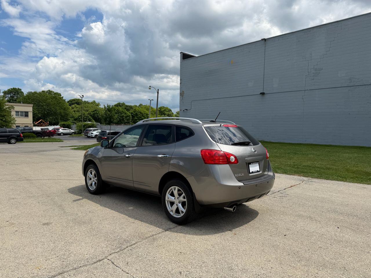 Used 2010 Nissan Rogue SL w/ Leather Pkg FWD image 5