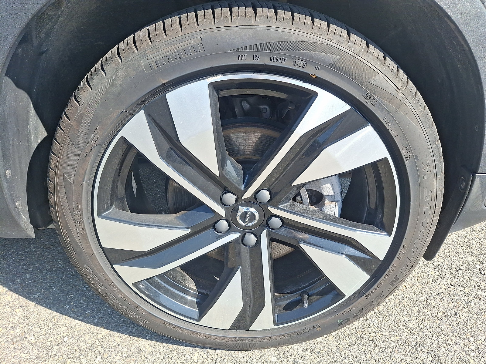 Certified 2023 Volvo XC40 B5 Ultimate w/ Protection Package Premier AWD/4WD image 9