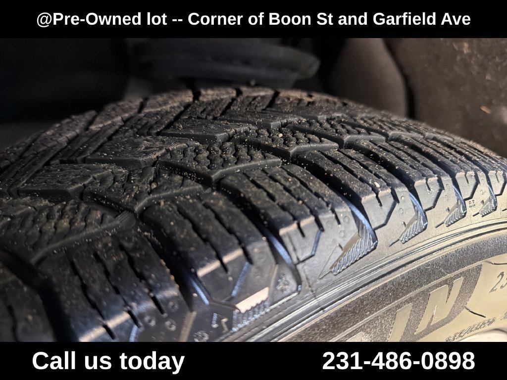 Used 2022 Cadillac XT5 Premium Luxury w/ LPO, Floor Liner Package AWD/4WD image 12