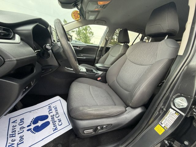 Used 2020 Toyota RAV4 XLE FWD image 14