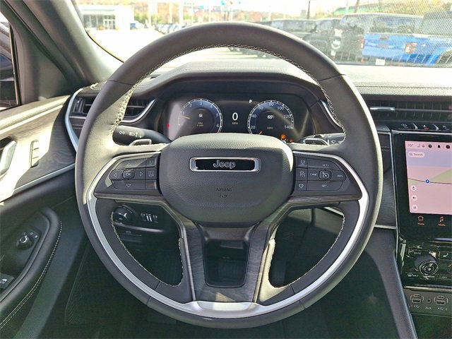 Used 2025 Jeep Grand Cherokee L Limited w/ Black Appearance Package image 16