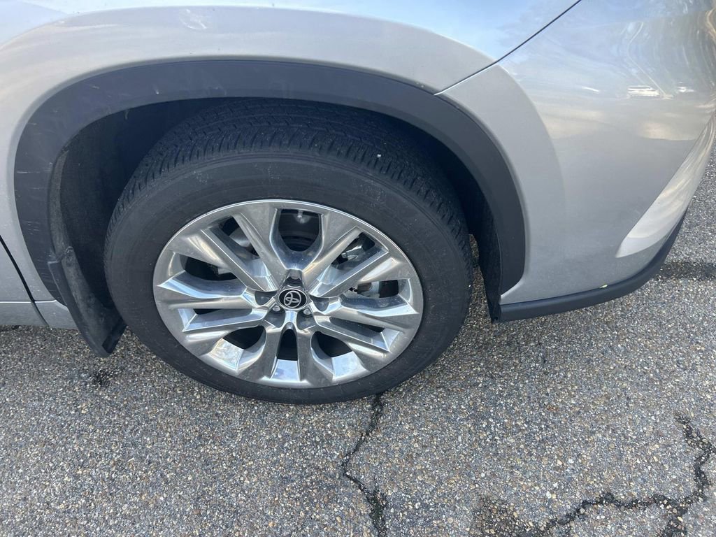 Used 2022 Toyota Highlander Limited image 10