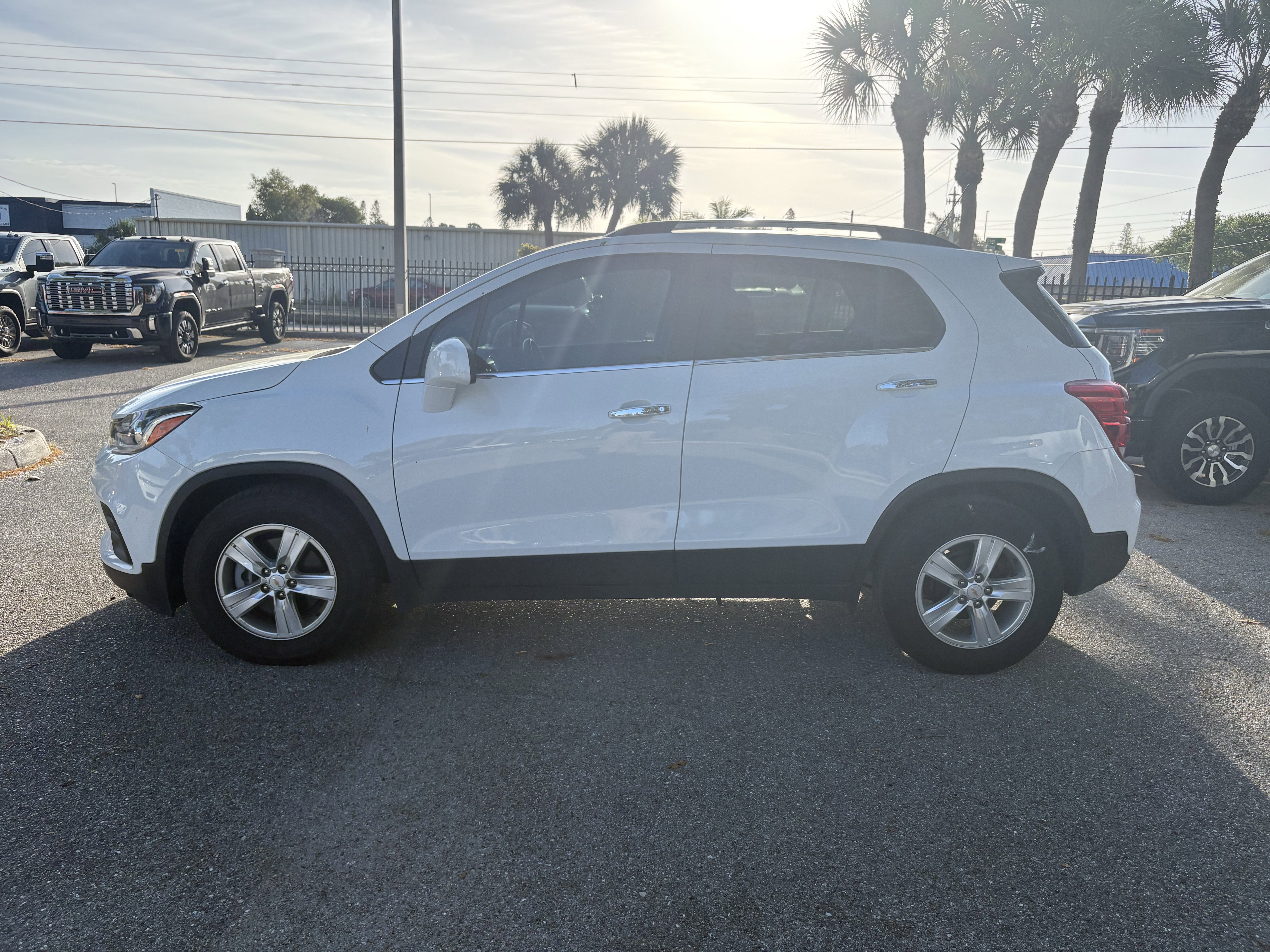 Used 2019 Chevrolet Trax LT w/ LT Convenience Package image 4