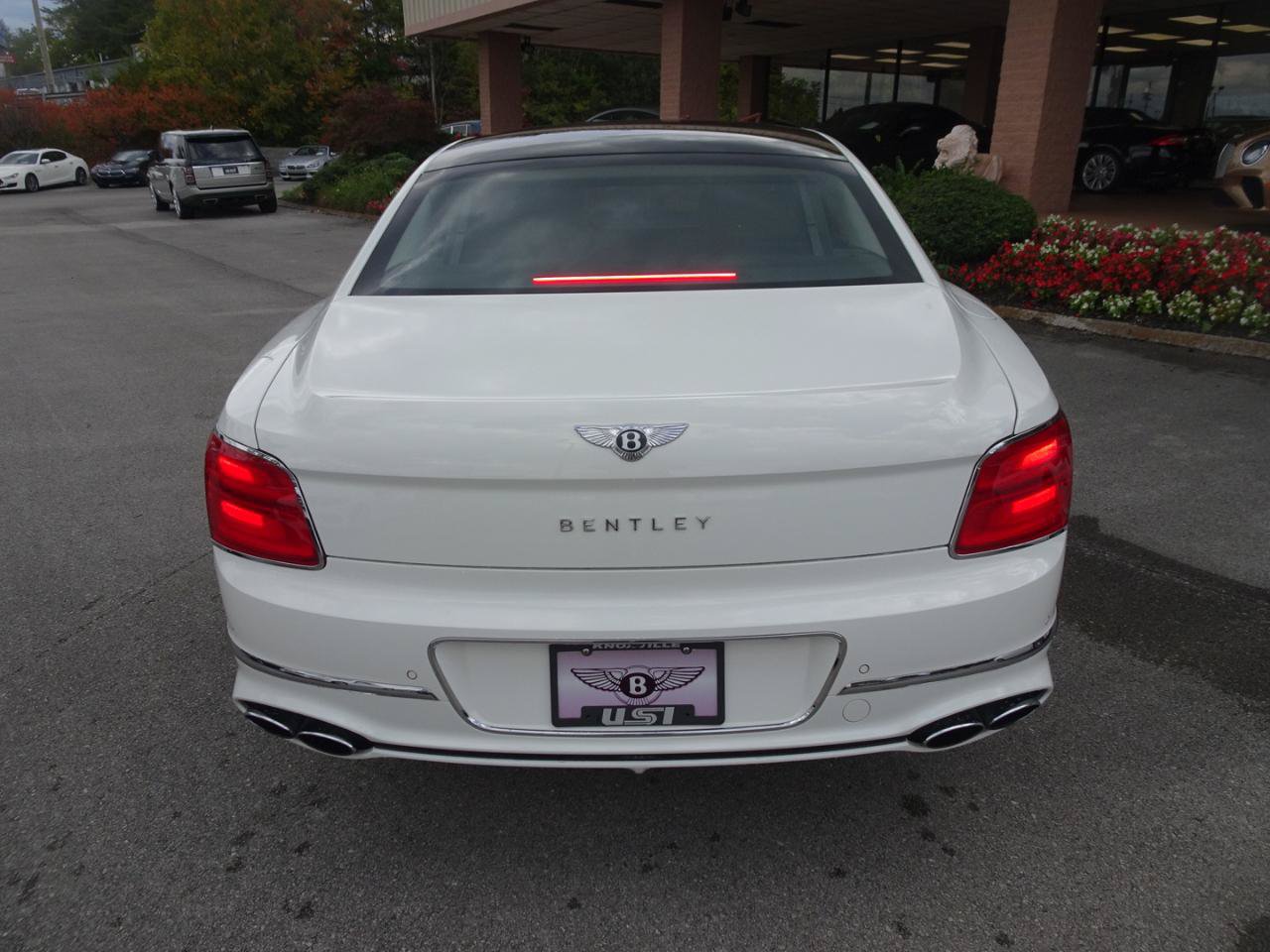 Used 2021 Bentley Flying Spur V8 AWD/4WD image 3