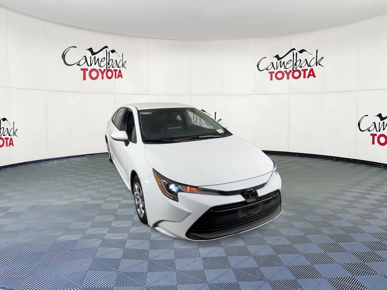 Used 2025 Toyota Corolla LE FWD image 4
