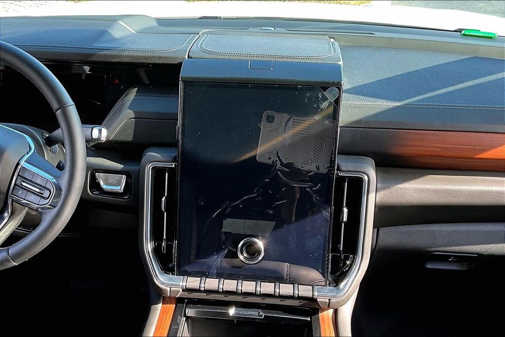 Used 2025 GMC Yukon XL Denali image 9