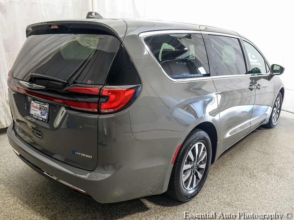 Used 2022 Chrysler Pacifica Touring-L FWD image 9