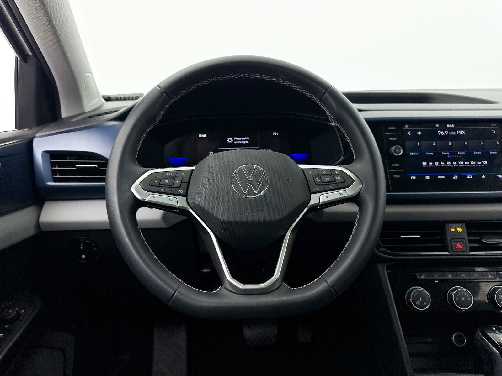 Used 2023 Volkswagen Taos SE w/ Panoramic Sunroof Package FWD image 4