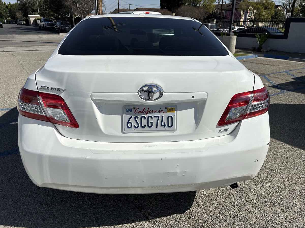 Used 2011 Toyota Camry LE image 4