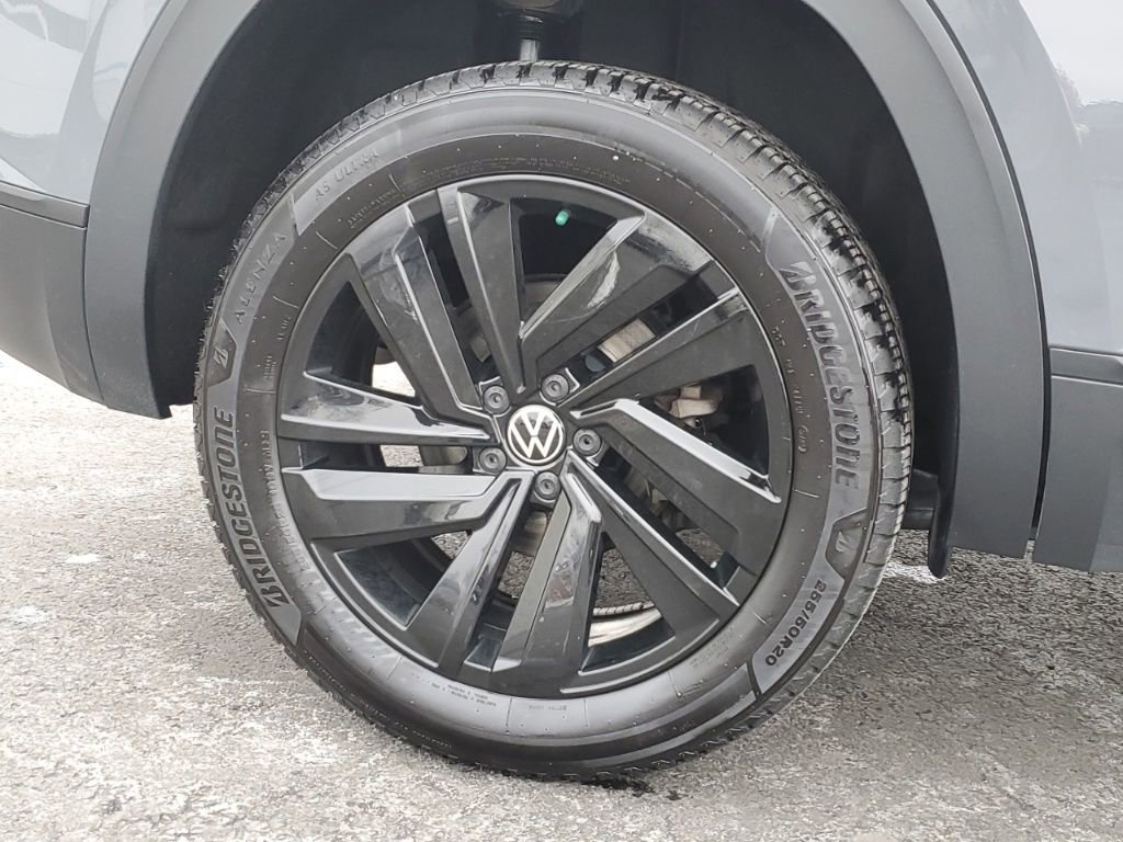 Used 2021 Volkswagen Atlas Cross Sport SE image 9