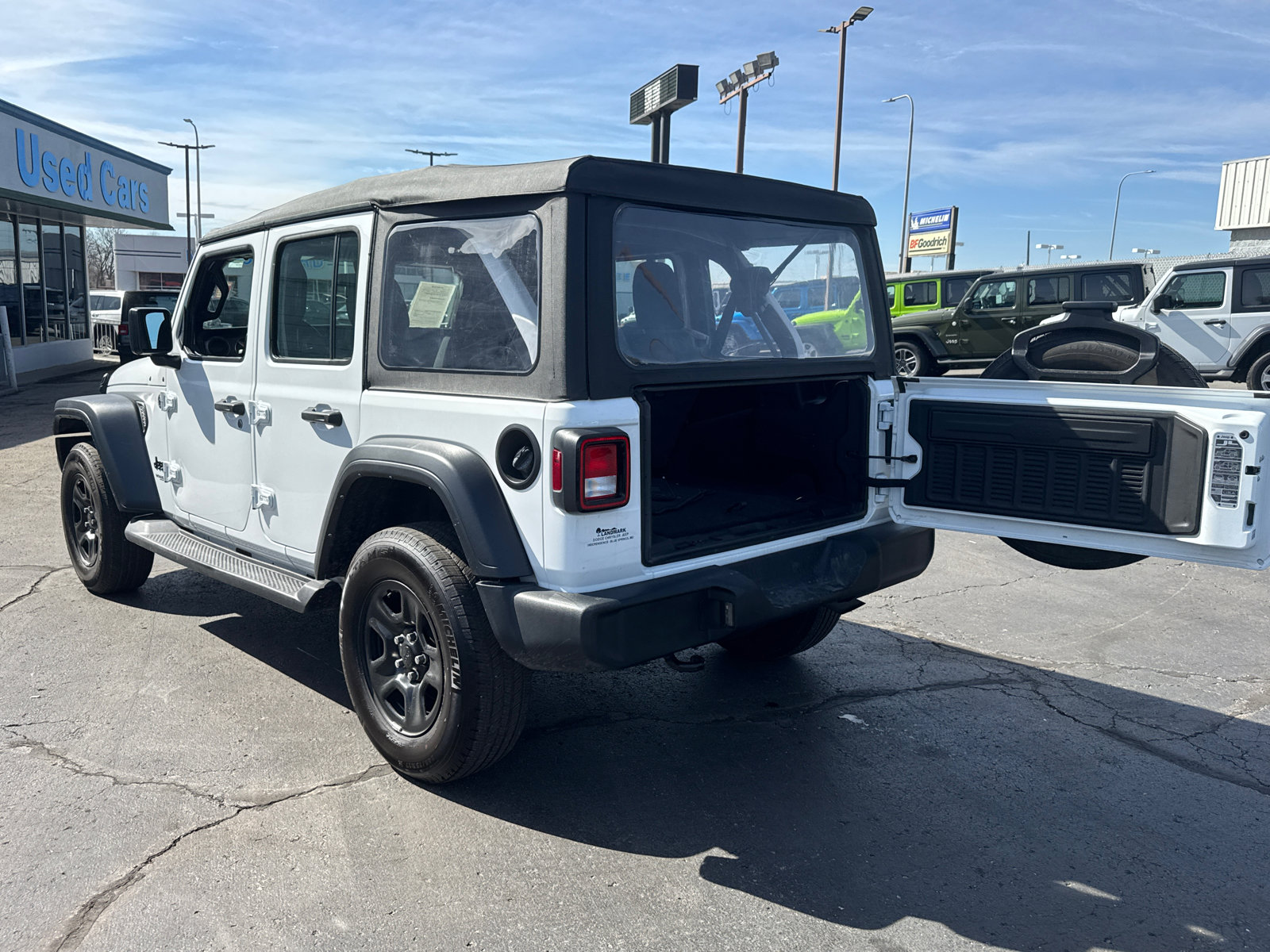 Used 2022 Jeep Wrangler Unlimited Sport image 18