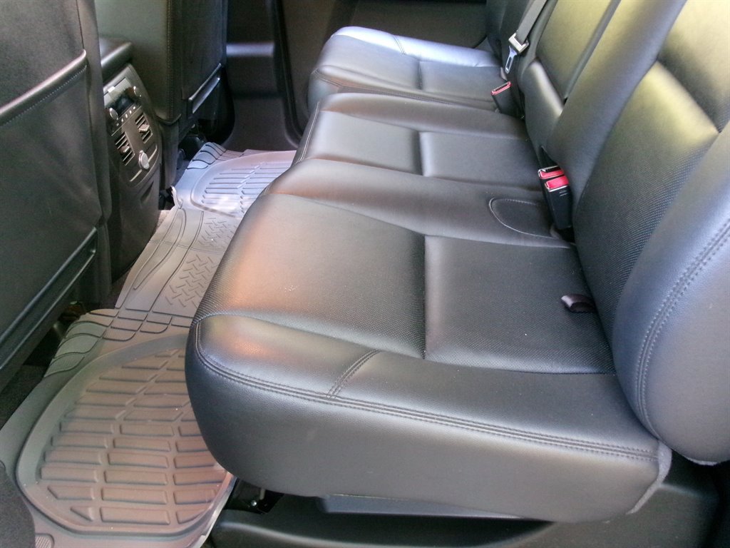 Used 2013 Chevrolet Avalanche LTZ RWD image 31