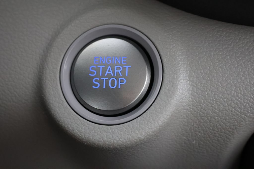 Used 2024 Hyundai Venue SEL FWD image 15