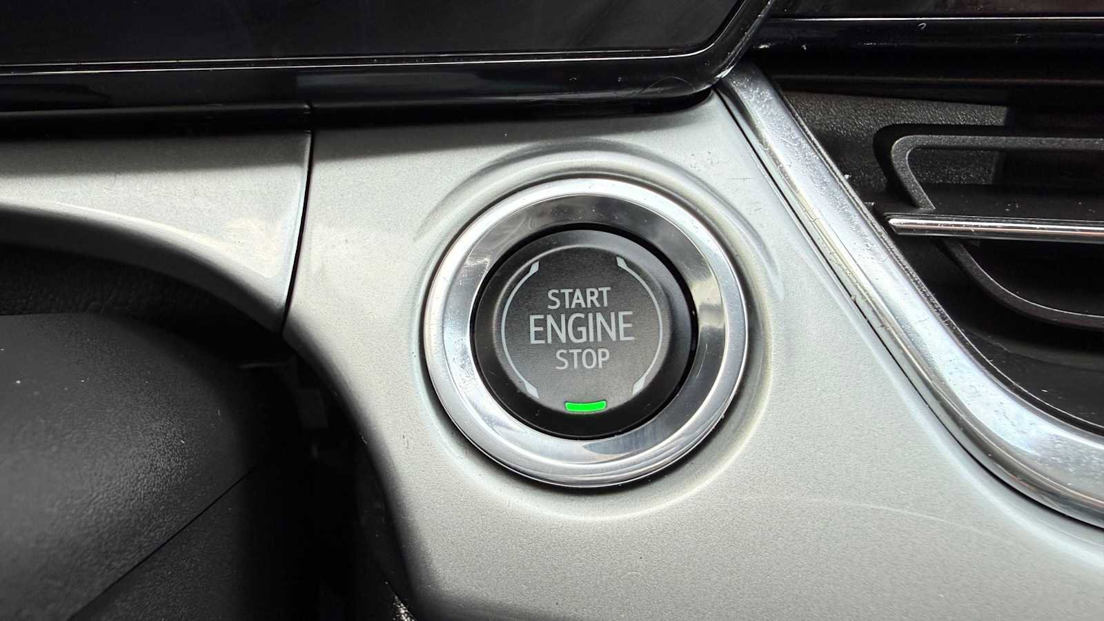 Used 2025 Chevrolet Trax LT w/ LT Convenience Package FWD image 19