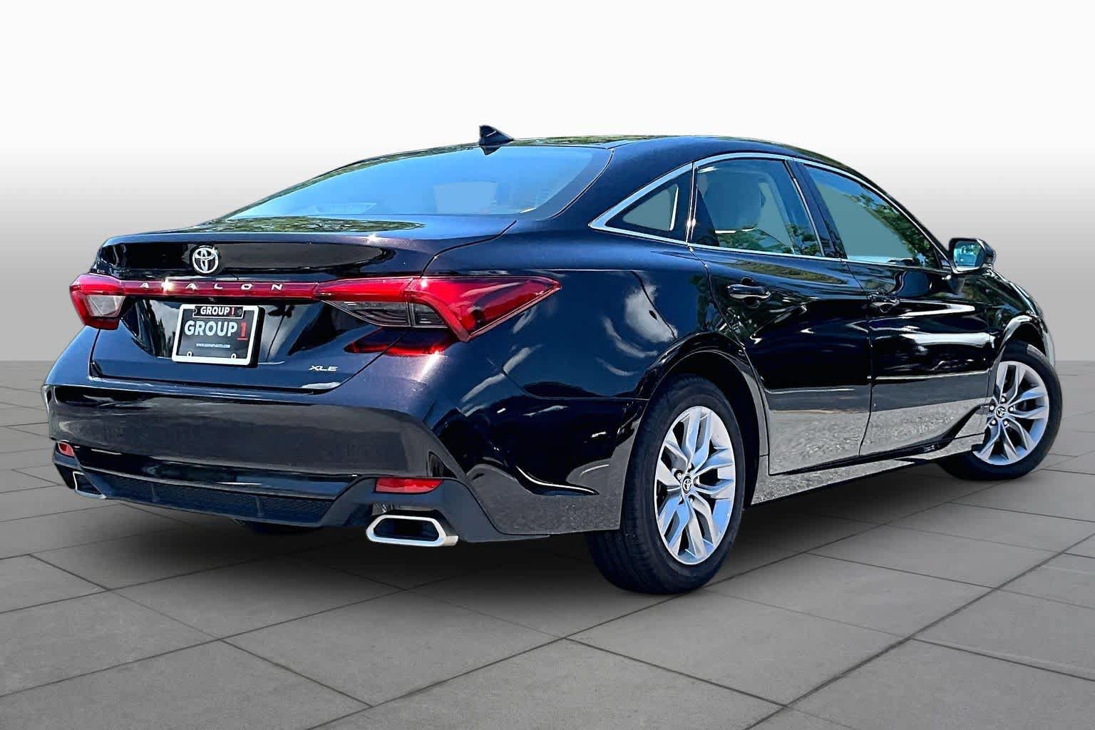 Used 2019 Toyota Avalon XLE w/ Moonroof Package FWD image 13