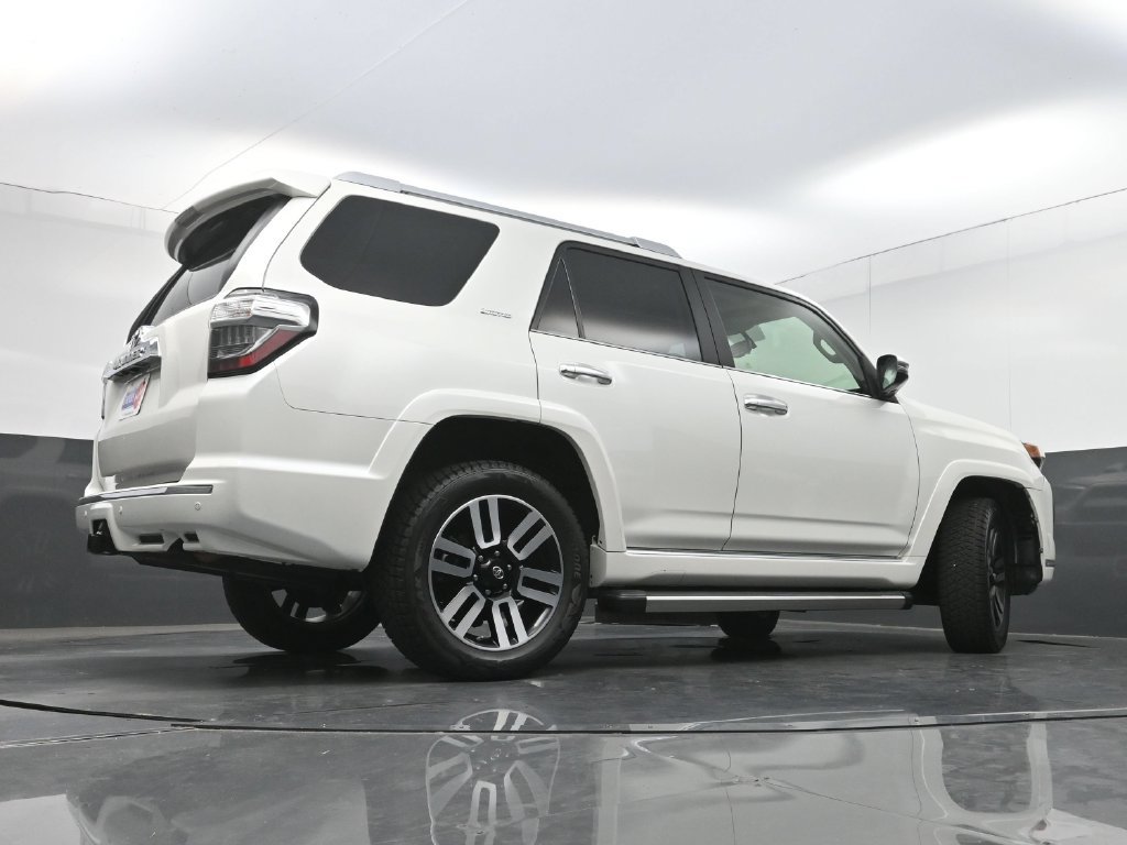 Used 2018 Toyota 4Runner Limited AWD/4WD image 31