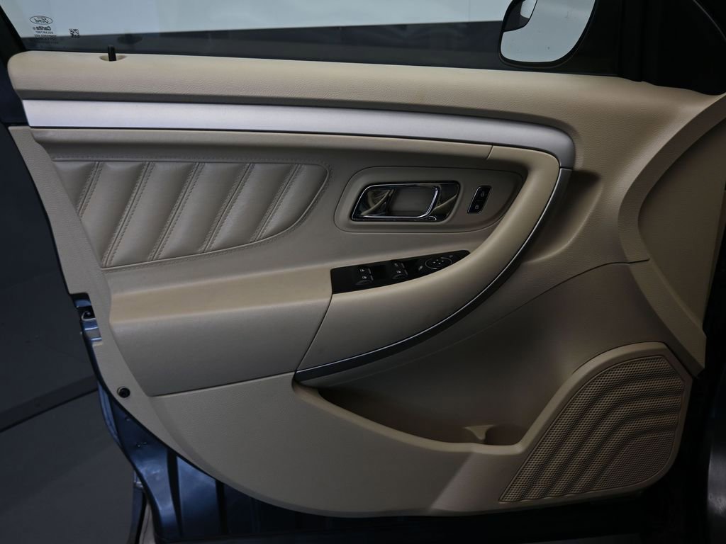 Used 2017 Ford Taurus SE FWD image 9