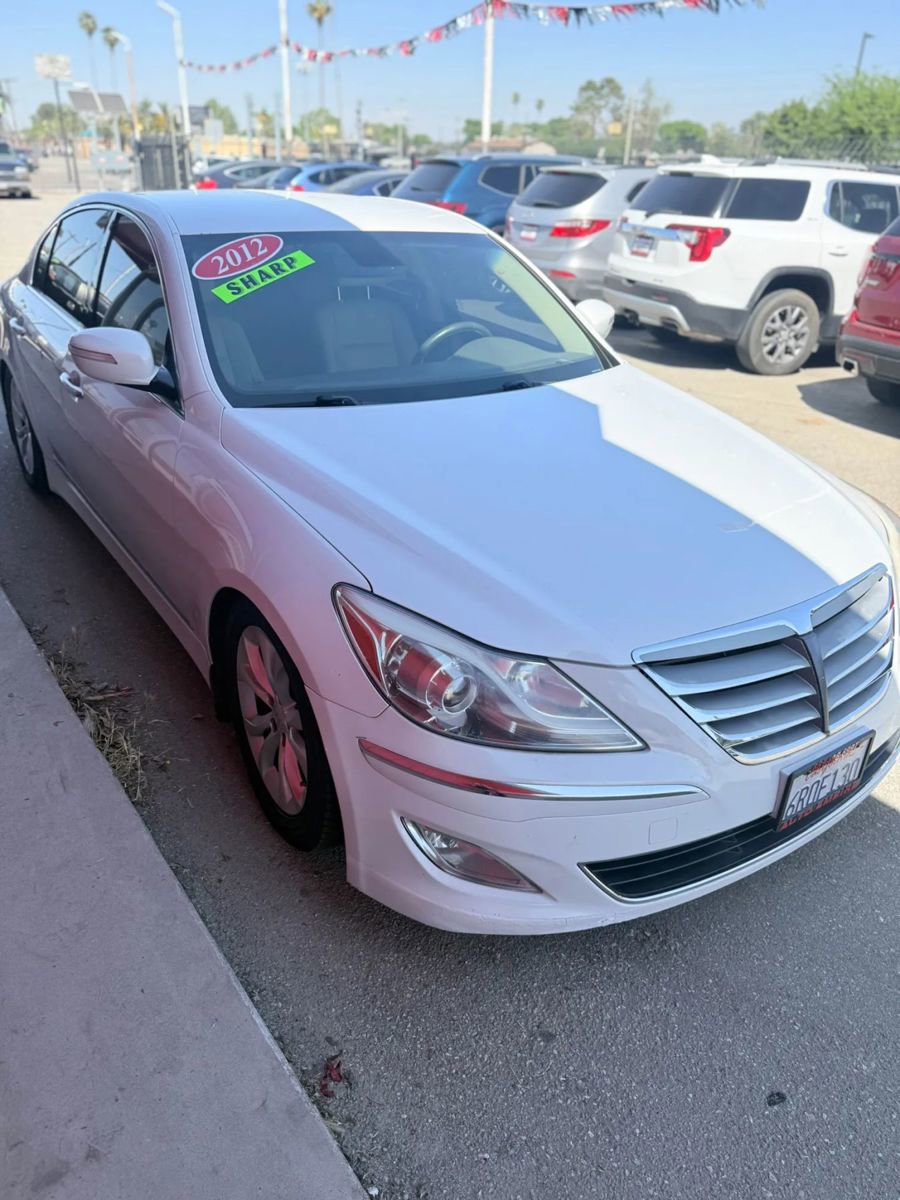 Used 2012 Hyundai Genesis 3.8 RWD image 3