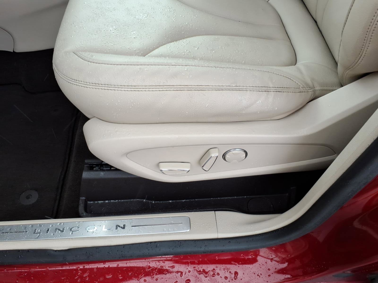 Used 2019 Lincoln MKC Premiere FWD image 13