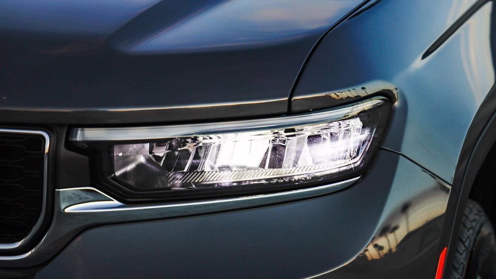 New 2025 Jeep Grand Cherokee L Laredo w/ Luxury Tech Group I image 5