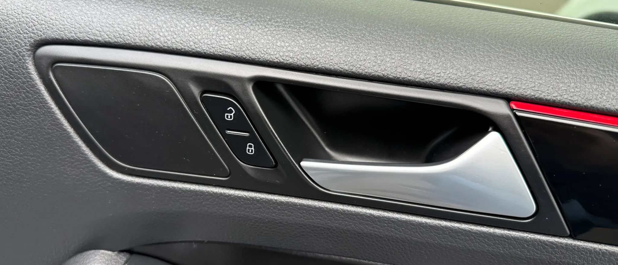 Used 2017 Volkswagen Jetta GLI FWD image 40